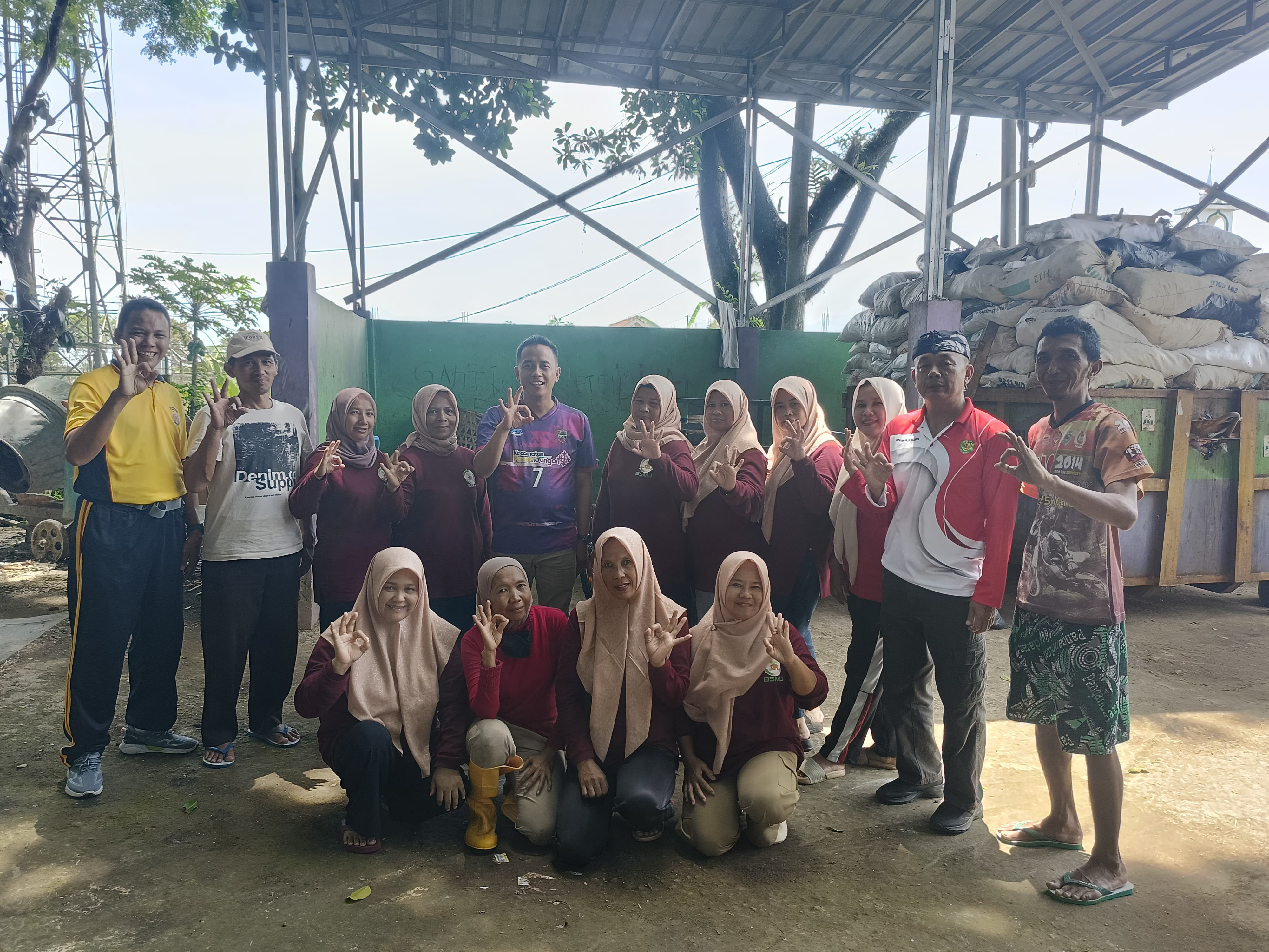 Camat panumbangan Silatuhrahmi Ke Bank Sampah Unit sindangmukti